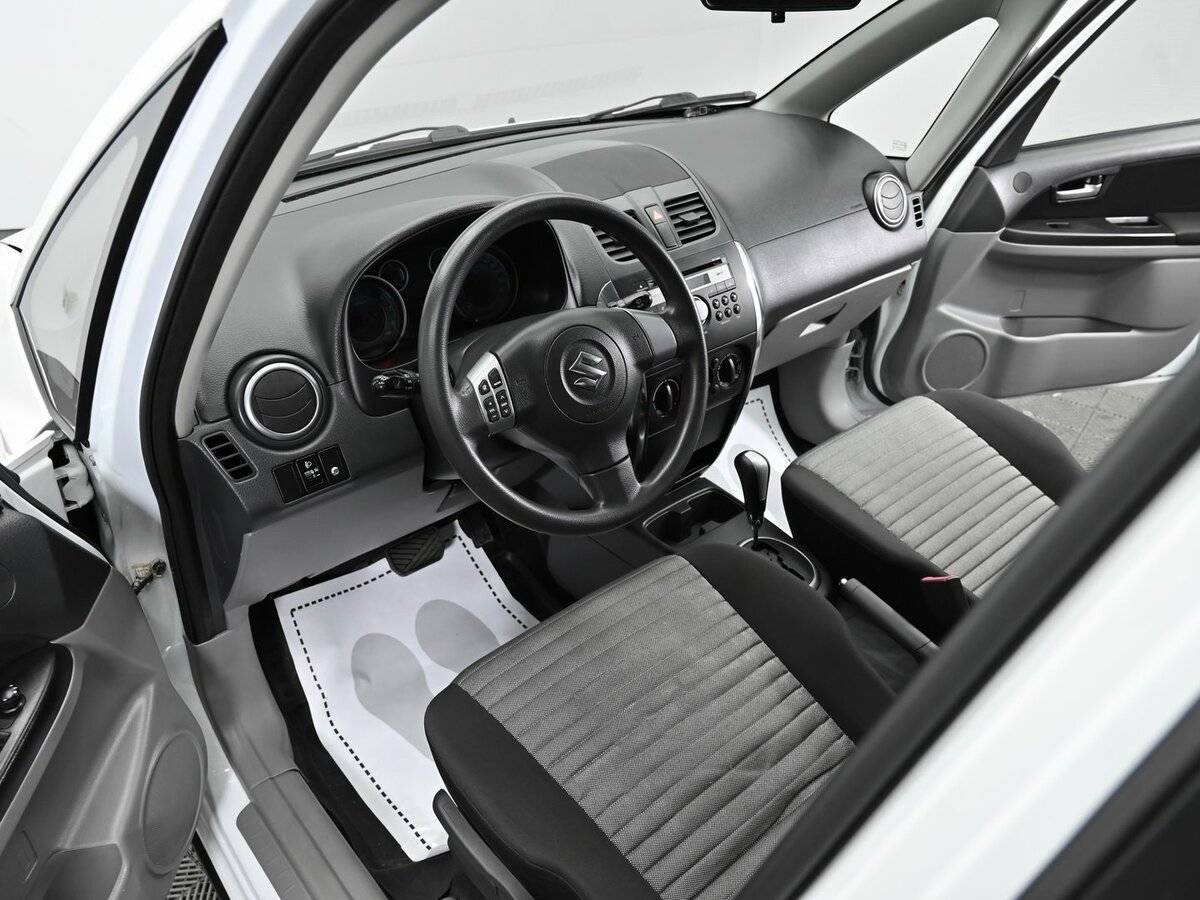 Б/У Сузуки С-Икс4 2013 года. Фото: #7