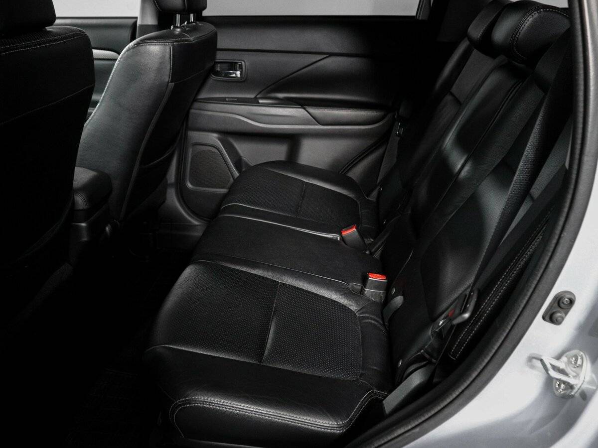 Б/У Митсубиши Оутлэндер 2012 года. Фото: #9