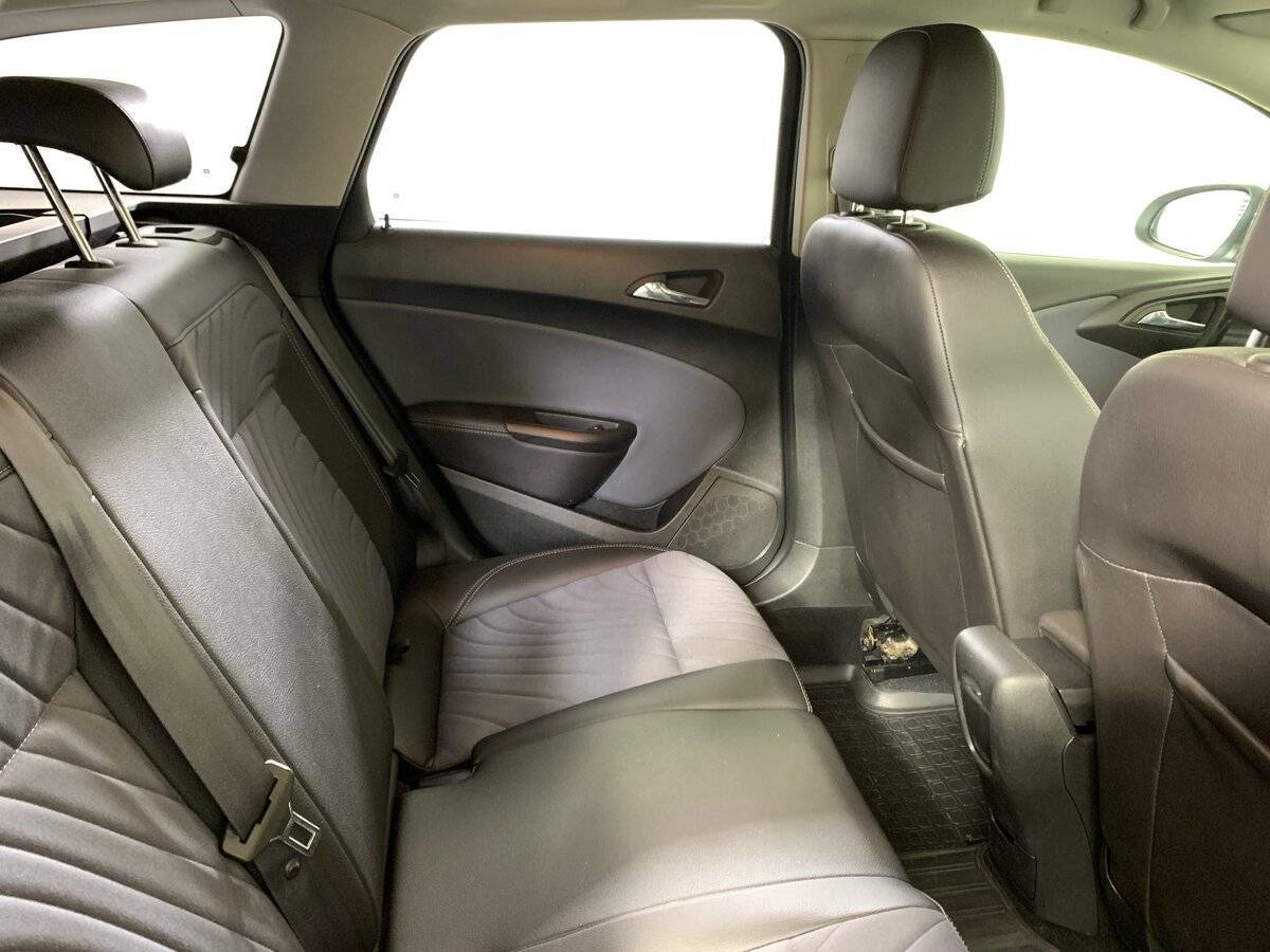 Б/У Опель Астра 2014 года. Фото: #16