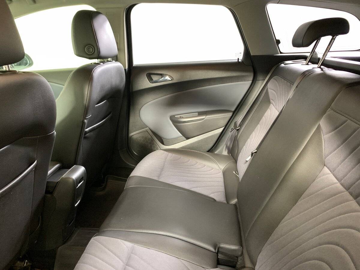 Б/У Опель Астра 2014 года. Фото: #17