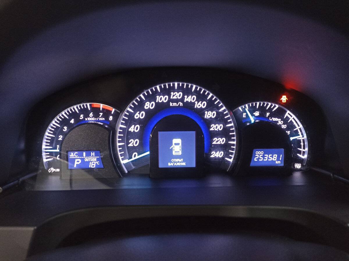 Б/У Тойота Камри 2014 года. Фото: #12