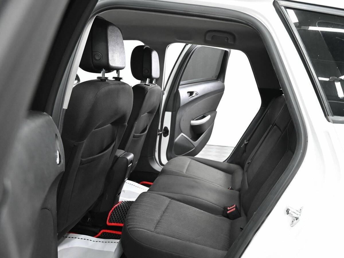 Б/У Опель Астра 2012 года. Фото: #12