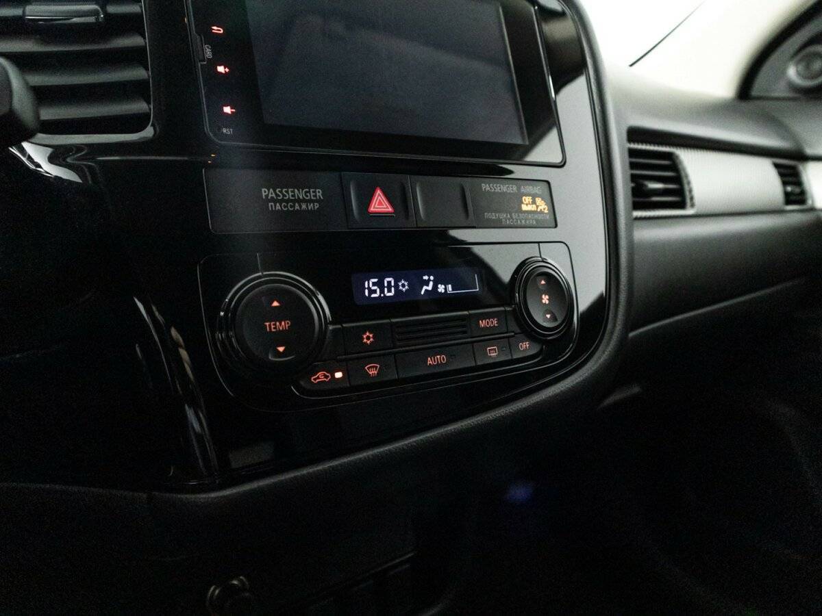 Б/У Митсубиши Оутлэндер 2017 года. Фото: #15