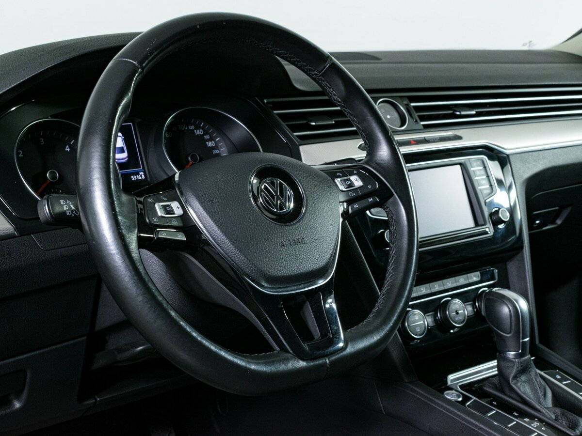 Б/У Фольксваген Пассат 2017 года. Фото: #10