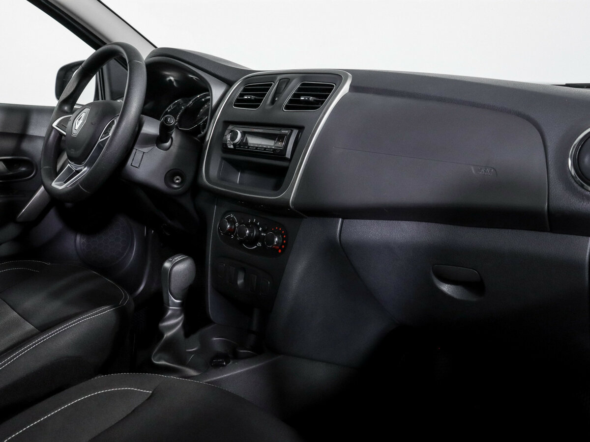 Б/У Рено Логан 2022 года. Фото: #6