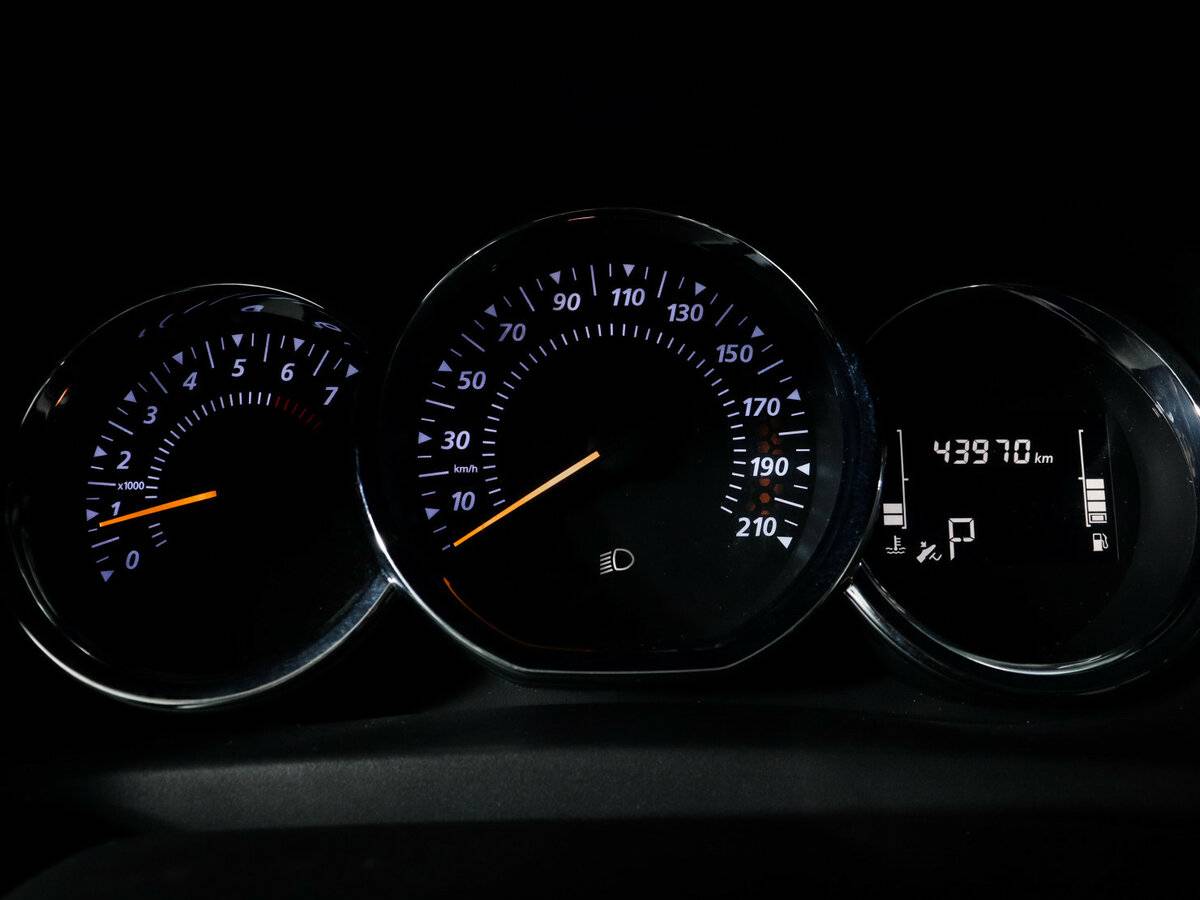 Б/У Рено Логан 2022 года. Фото: #8