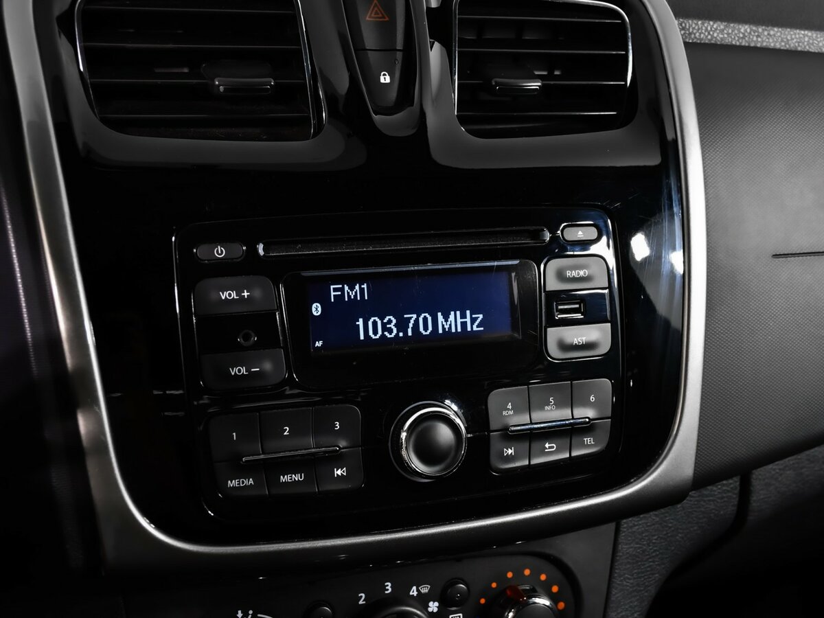 Б/У Рено Логан 2018 года. Фото: #14