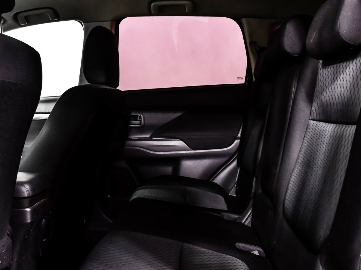 Б/У Митсубиши Оутлэндер 2014 года. Фото: #9