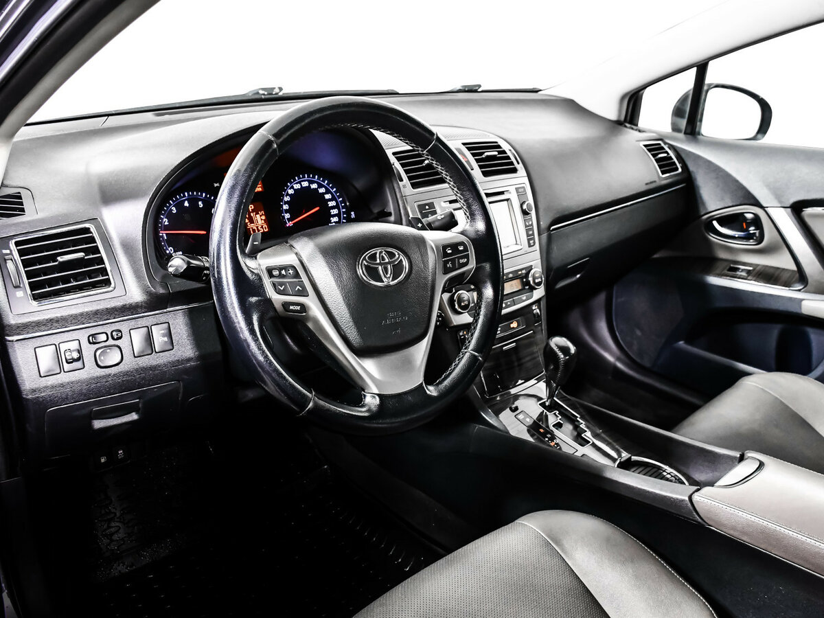 Б/У Тойота Авенсис 2012 года. Фото: #10