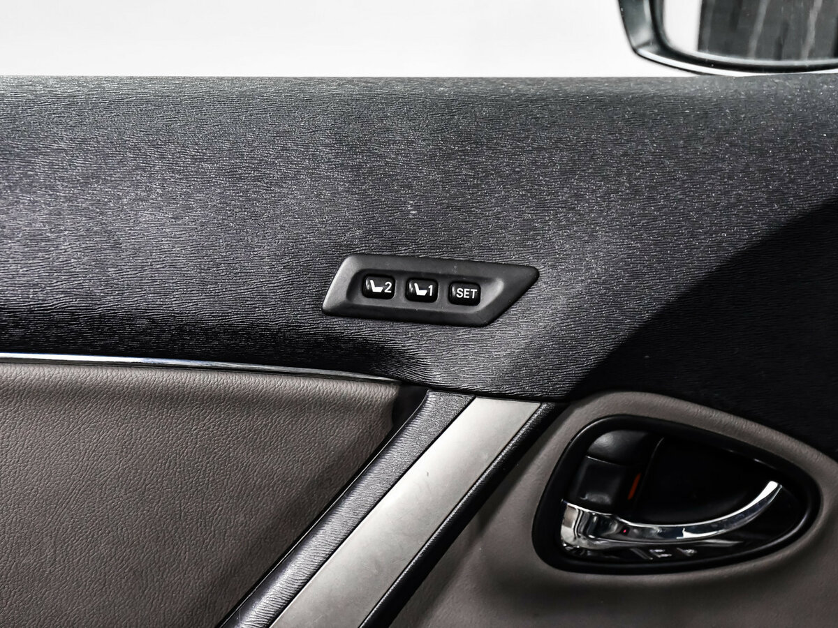 Б/У Тойота Авенсис 2012 года. Фото: #12