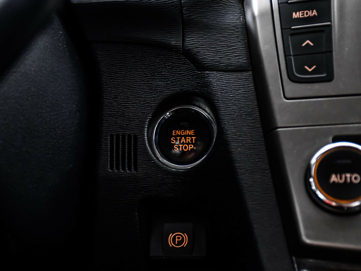 Б/У Тойота Авенсис 2012 года. Фото: #15