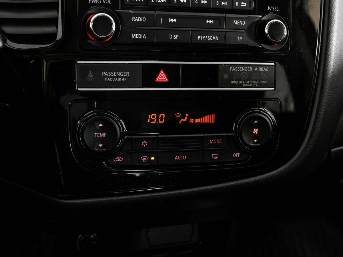 Б/У Митсубиши Оутлэндер 2019 года. Фото: #10