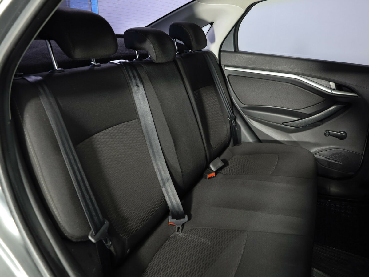 Б/У Лада (ВАЗ) Веста 2017 года. Фото: #9