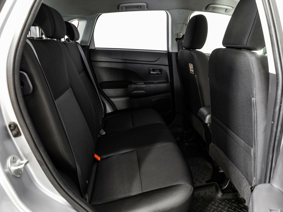 Б/У Митсубиши АС-Икс 2013 года. Фото: #9