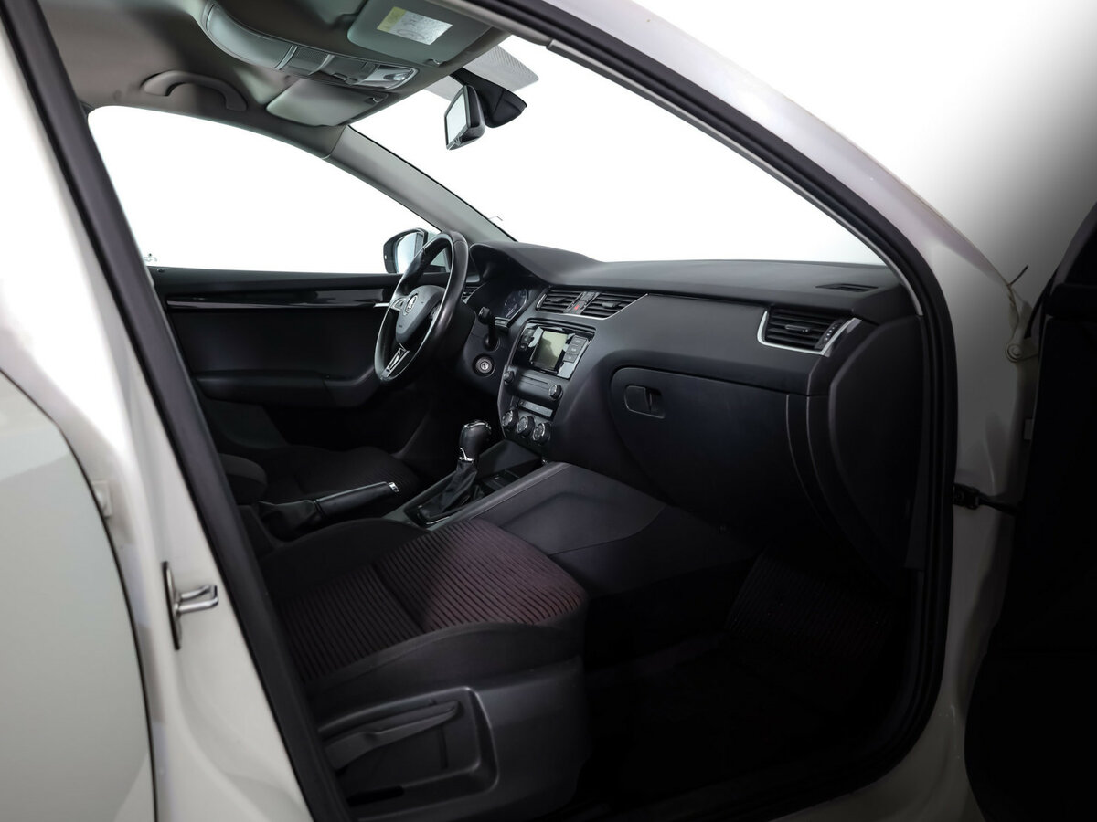 Б/У Шкода Октавия 2015 года. Фото: #18