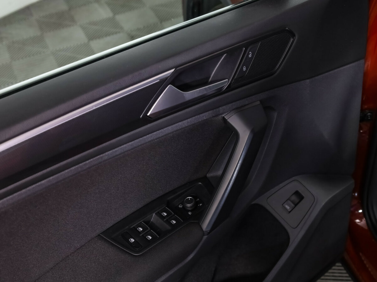 Б/У Фольксваген Тигуан 2017 года. Фото: #11