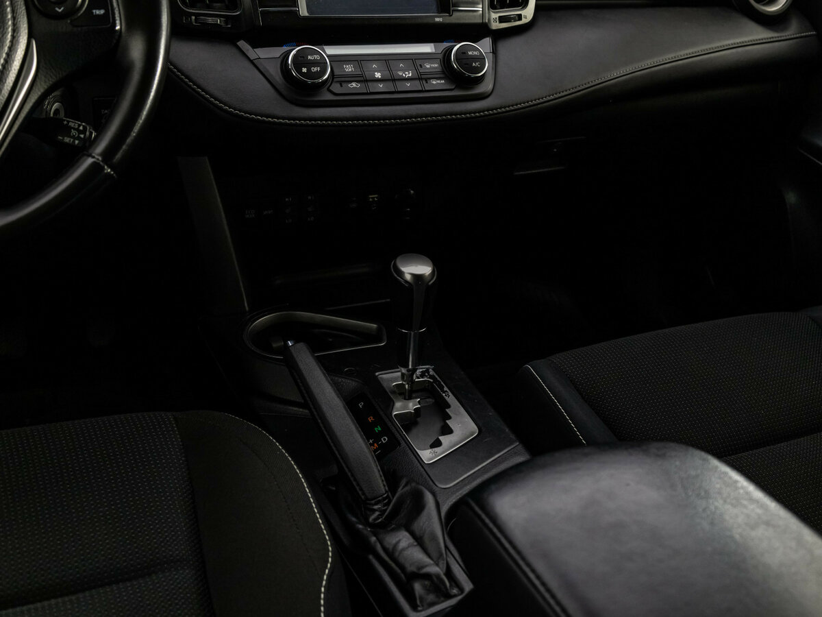 Б/У Тойота Рав4 2016 года. Фото: #8