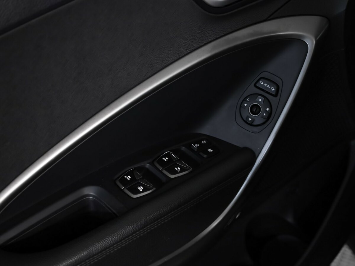 Б/У Хендай Санта Фе 2016 года. Фото: #12