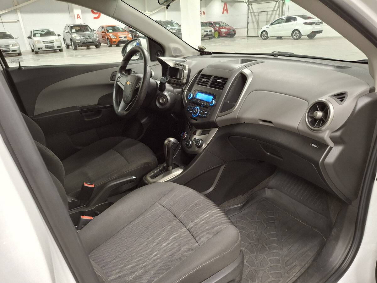 Б/У Шевроле Авео 2015 года. Фото: #9