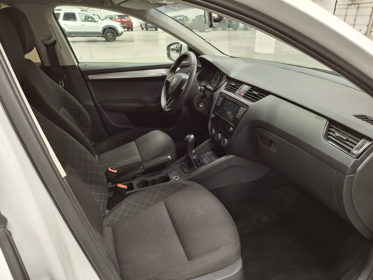 Б/У Шкода Октавия 2018 года. Фото: #10