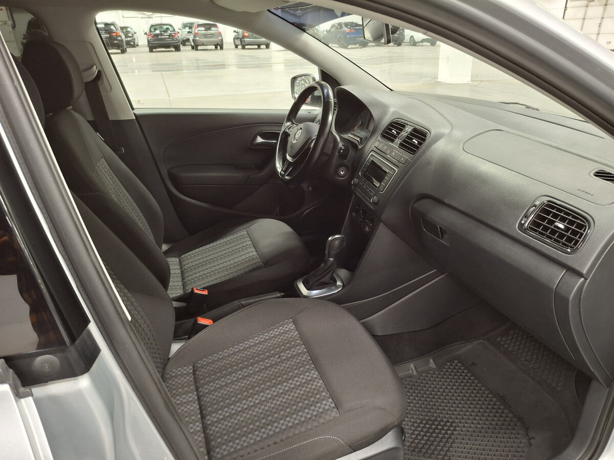 Б/У Фольксваген Поло 2016 года. Фото: #10