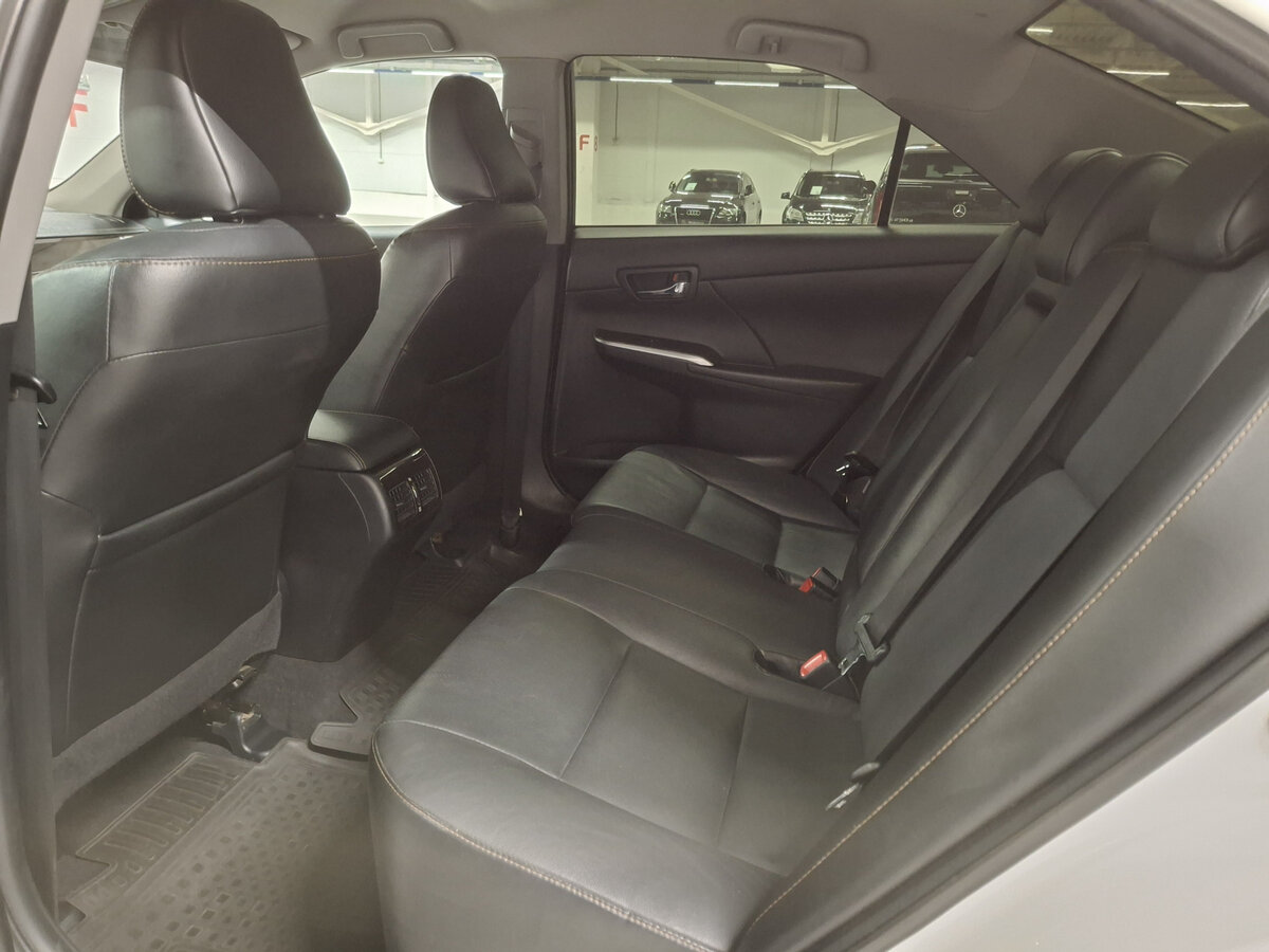 Б/У Тойота Камри 2015 года. Фото: #11