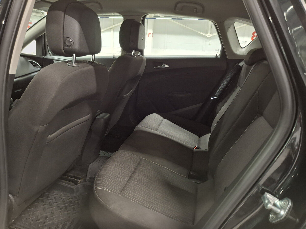 Б/У Опель Астра 2013 года. Фото: #11