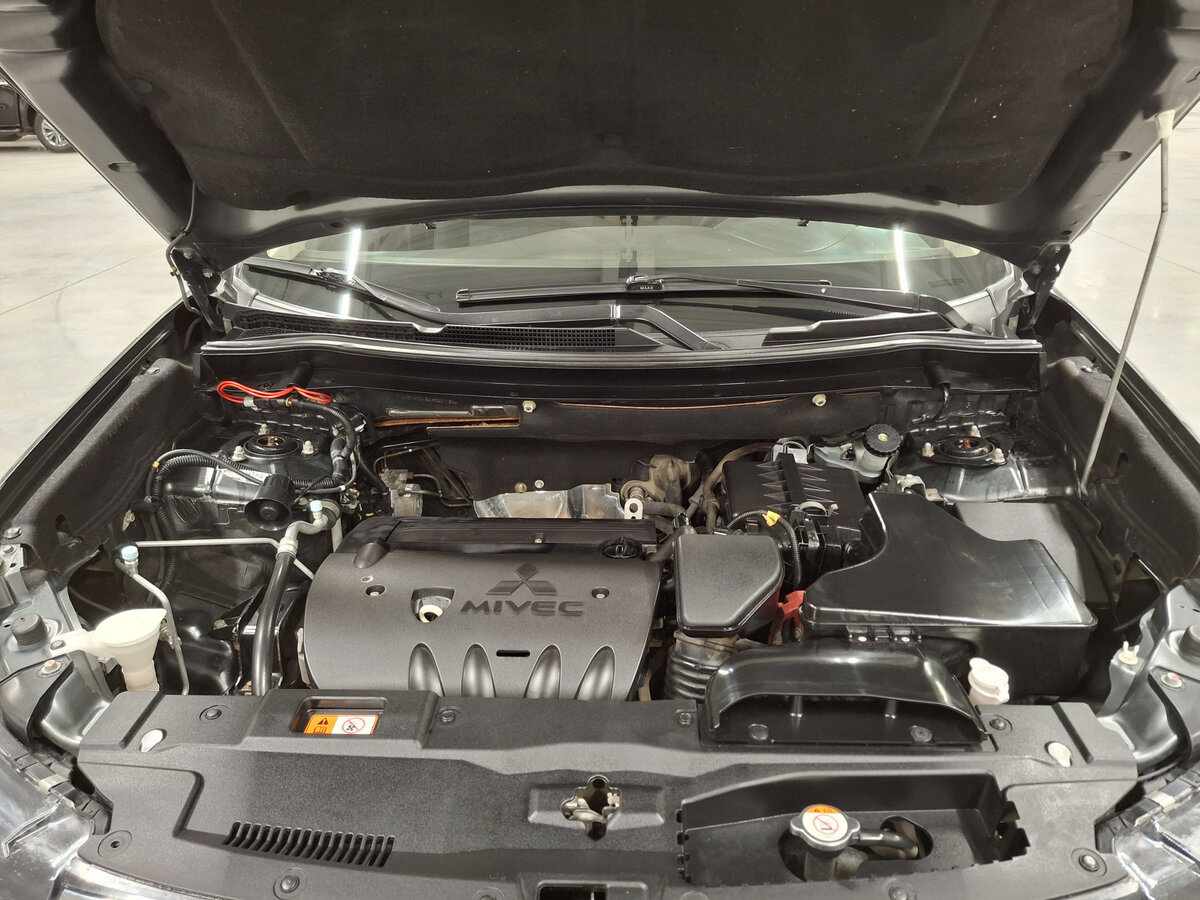 Б/У Митсубиши Оутлэндер 2015 года. Фото: #8