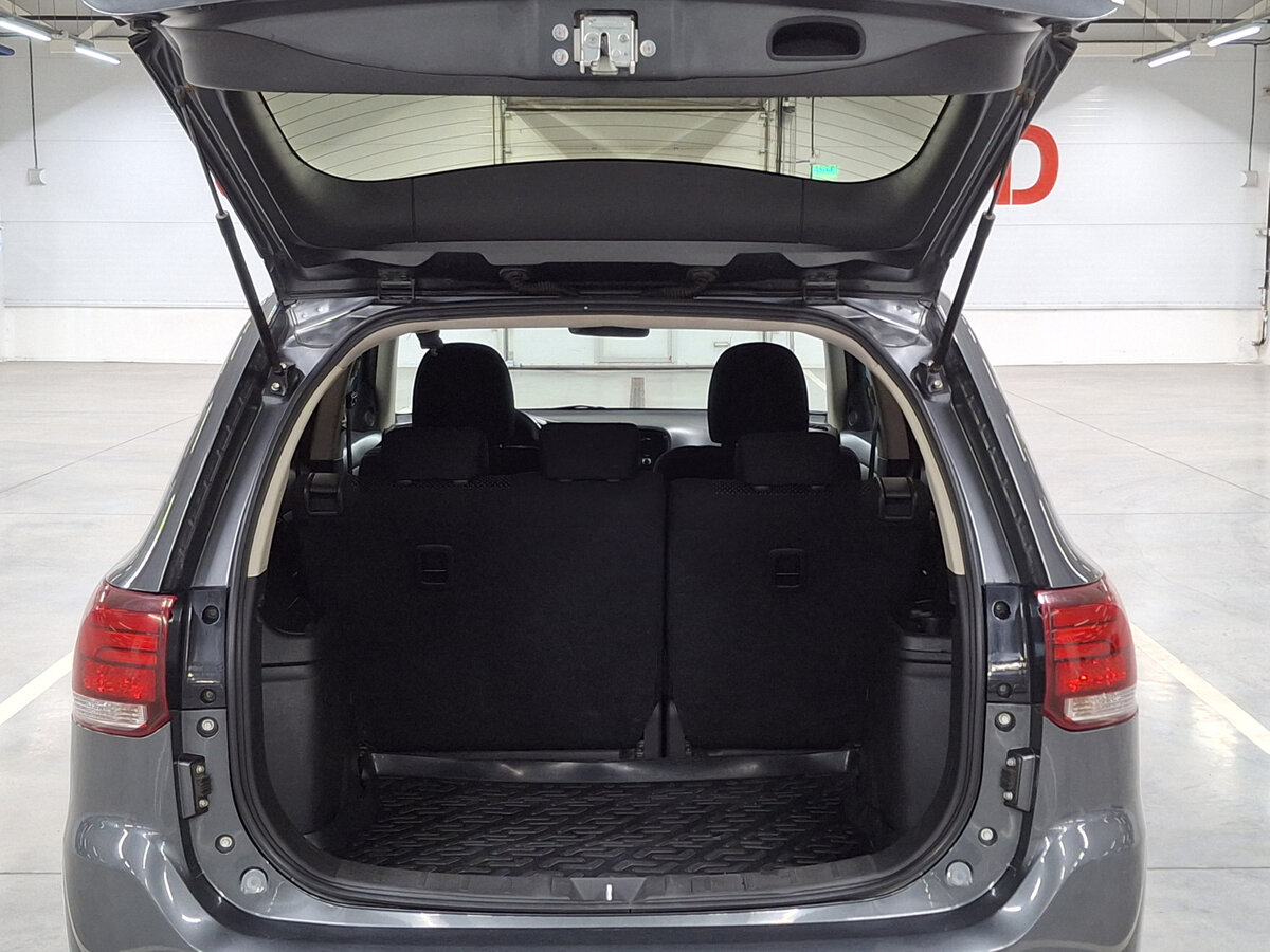 Б/У Митсубиши Оутлэндер 2015 года. Фото: #9