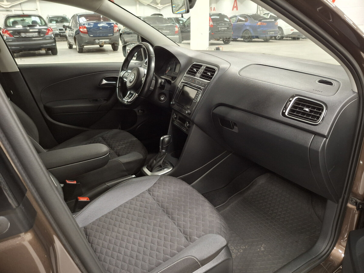 Б/У Фольксваген Поло 2018 года. Фото: #10