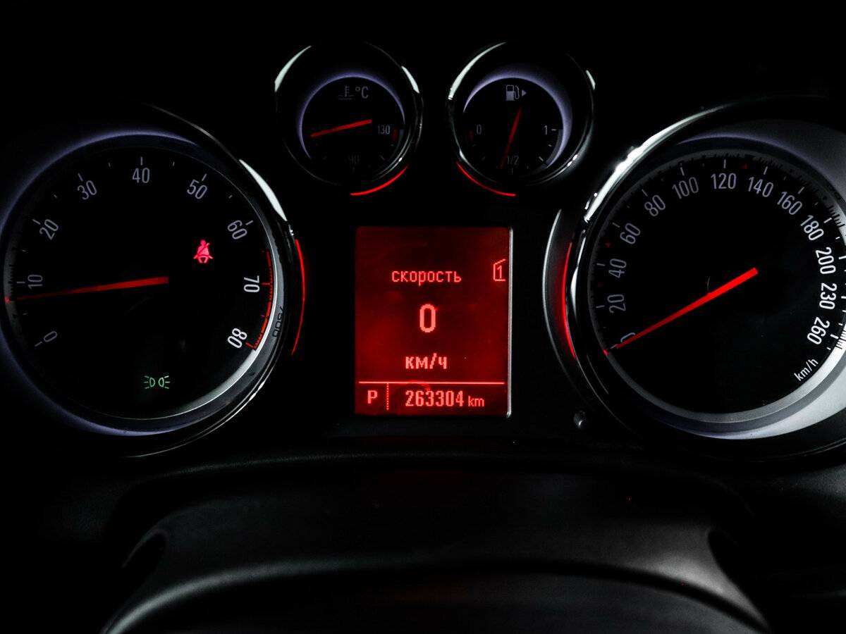 Б/У Опель Астра 2012 года. Фото: #8