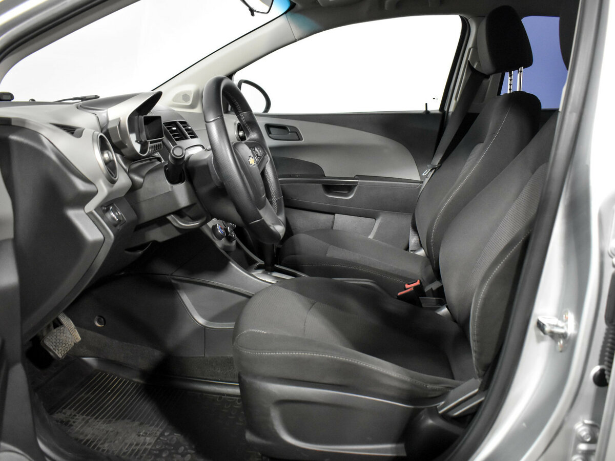 Б/У Шевроле Авео 2014 года. Фото: #9