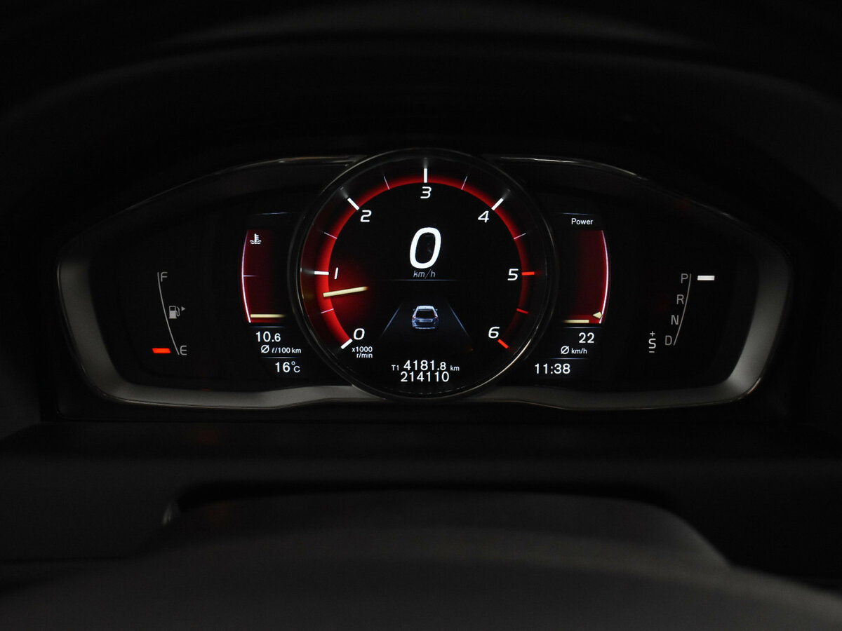 Б/У Вольво ИксЦ60 2015 года. Фото: #17