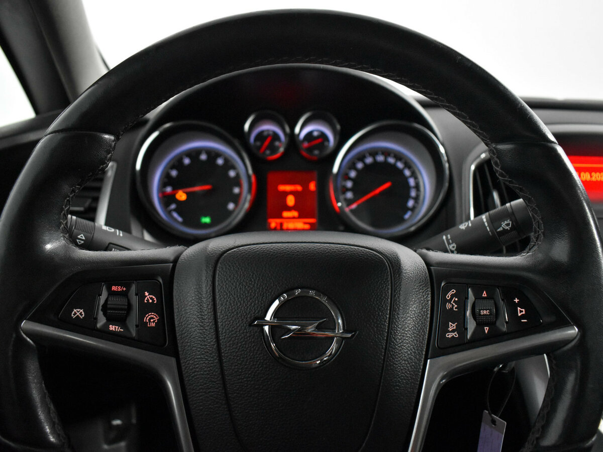 Б/У Опель Астра 2013 года. Фото: #12