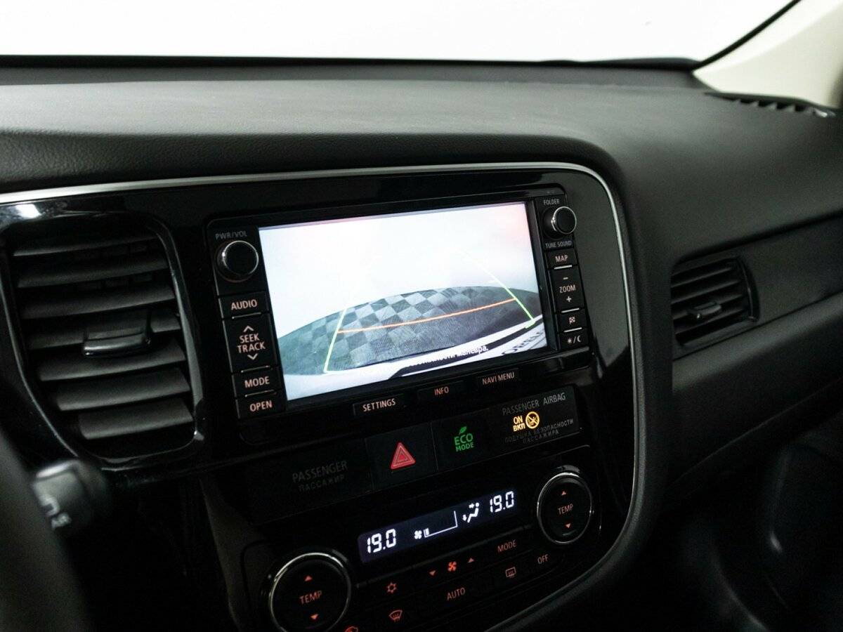 Б/У Митсубиши Оутлэндер 2014 года. Фото: #16