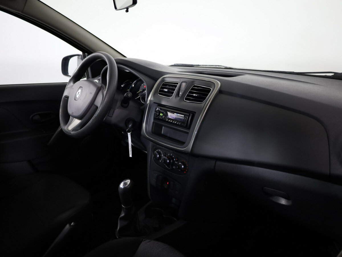 Б/У Рено Логан 2015 года. Фото: #10