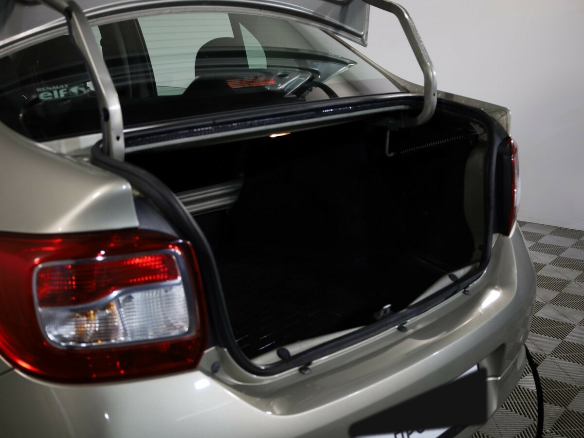 Б/У Рено Логан 2015 года. Фото: #20