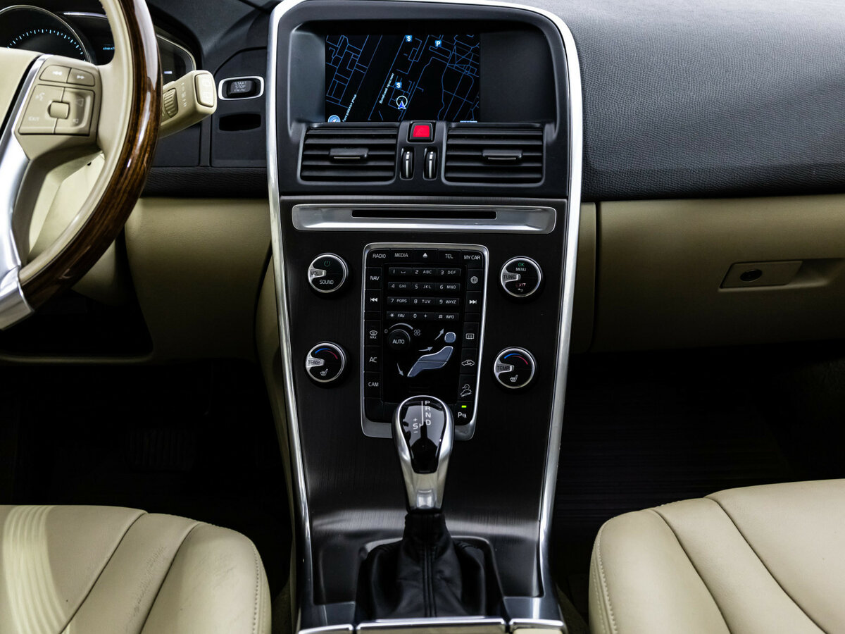 Б/У Вольво ИксЦ60 2014 года. Фото: #9