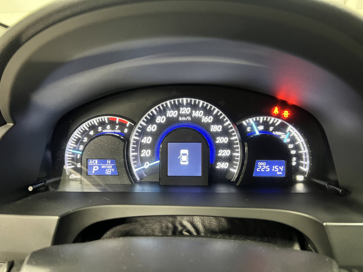 Б/У Тойота Камри 2013 года. Фото: #12