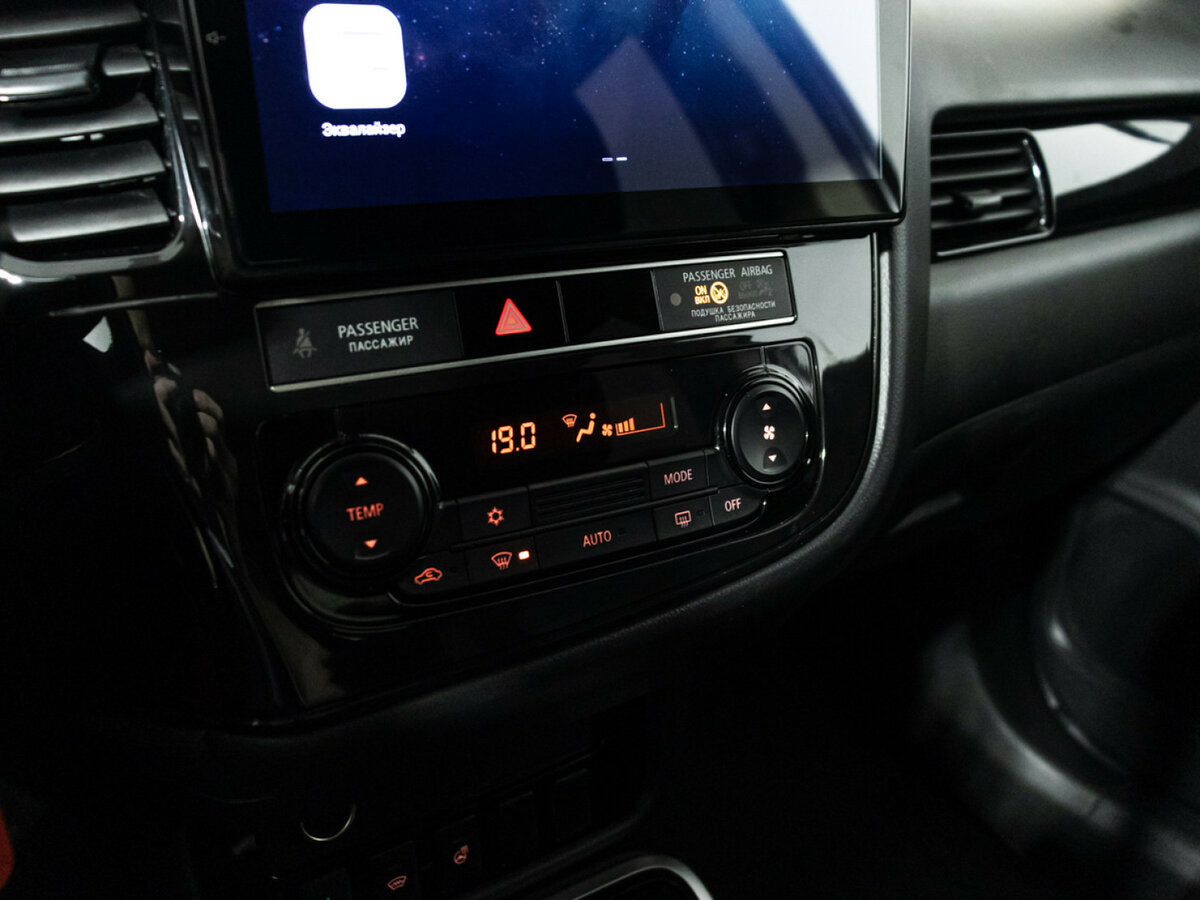 Б/У Митсубиши Оутлэндер 2019 года. Фото: #13