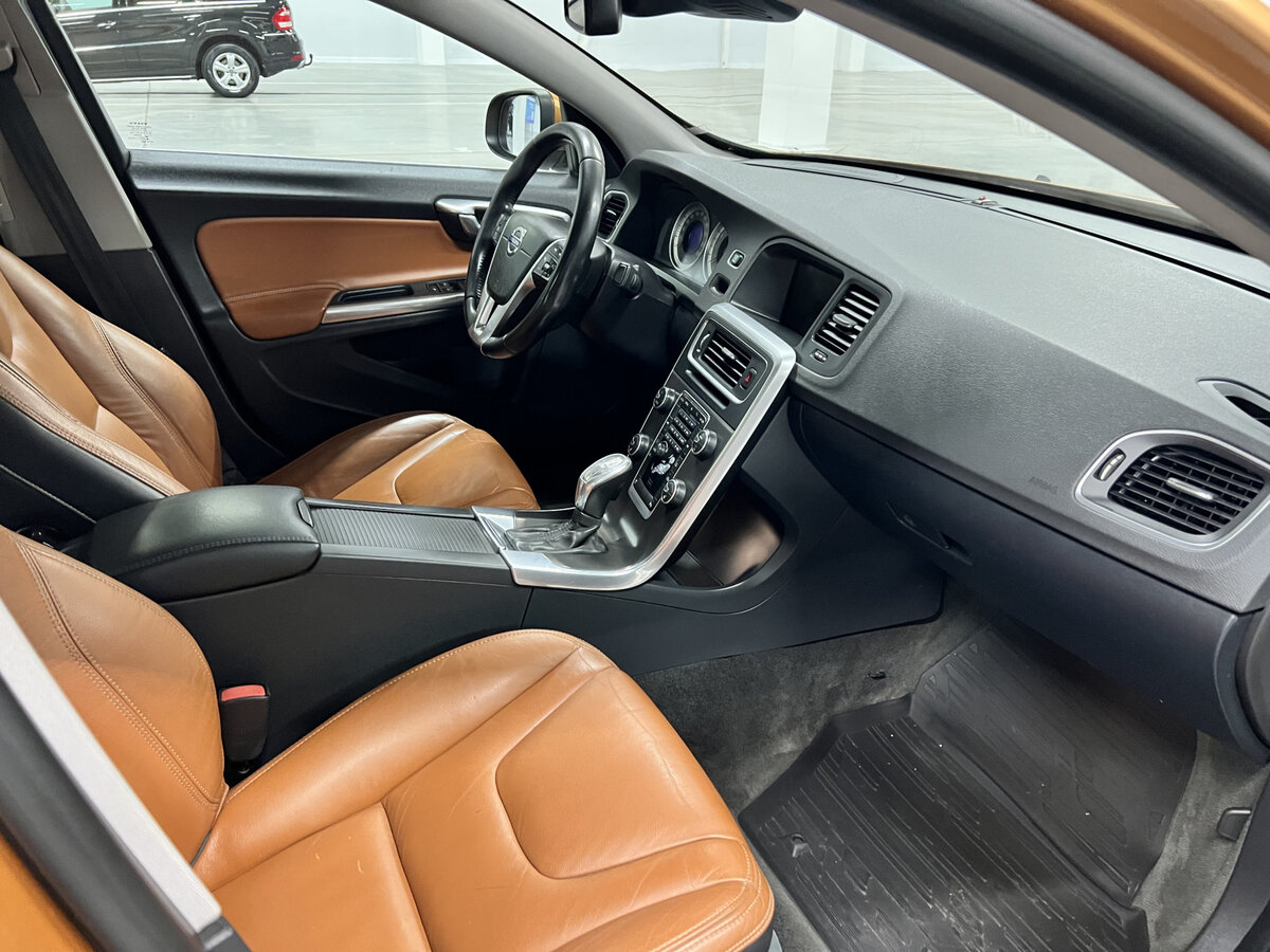 Б/У Вольво С60 2012 года. Фото: #10