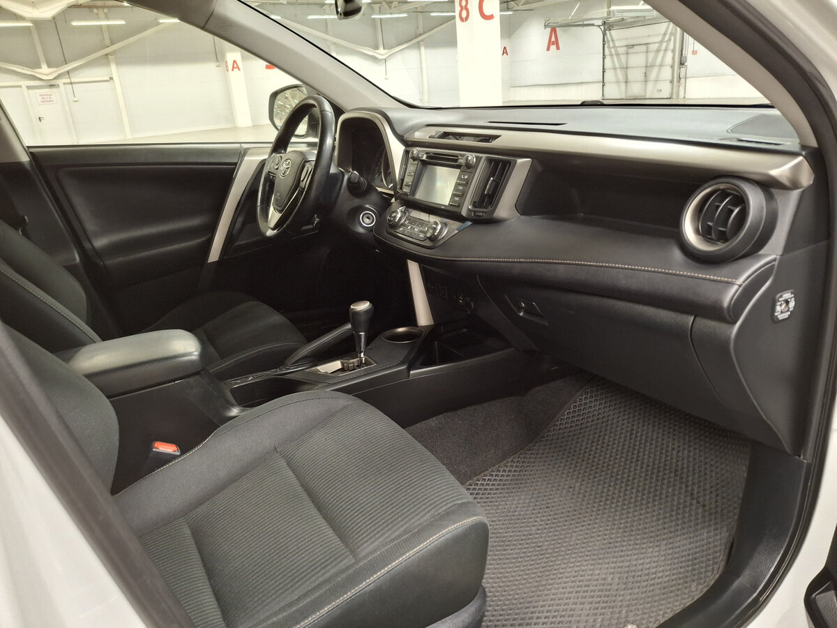 Б/У Тойота Рав4 2014 года. Фото: #10