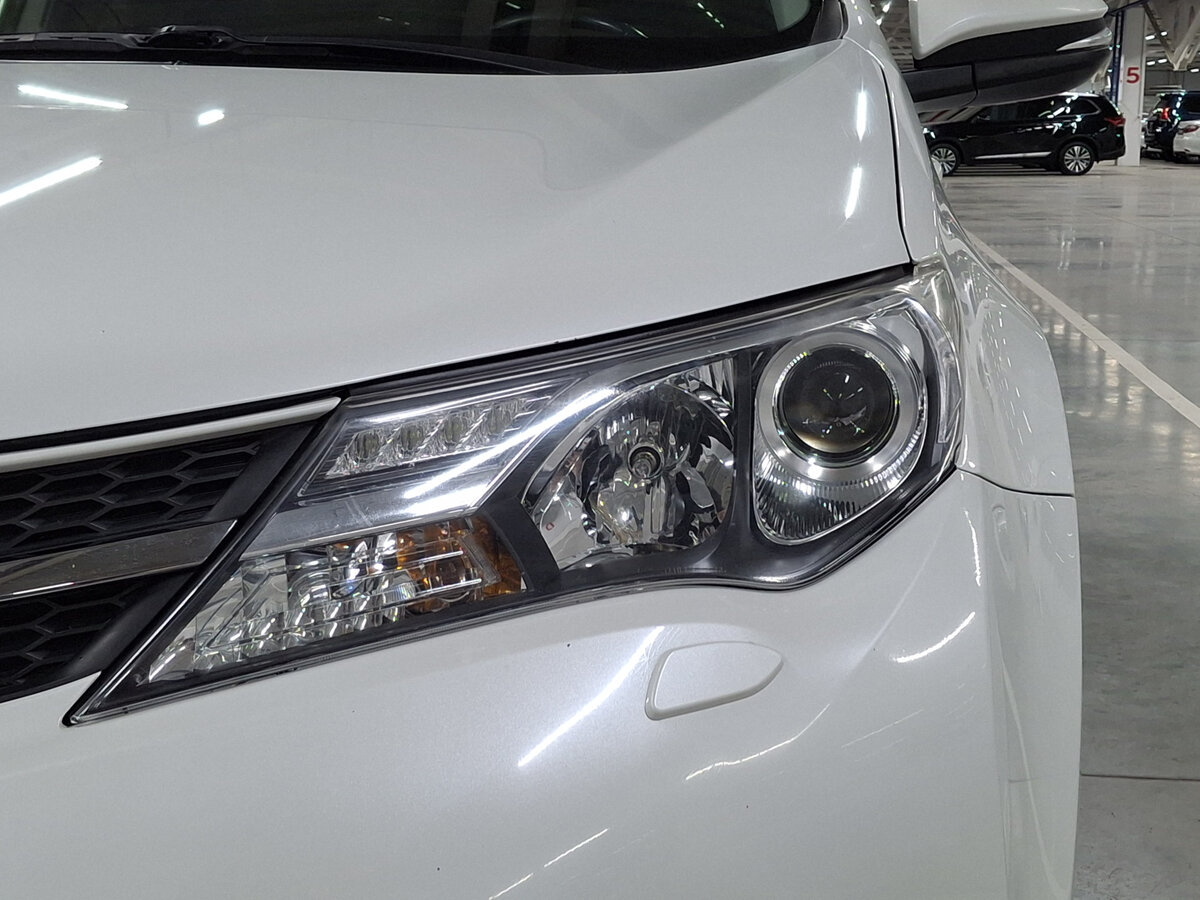 Б/У Тойота Рав4 2014 года. Фото: #16