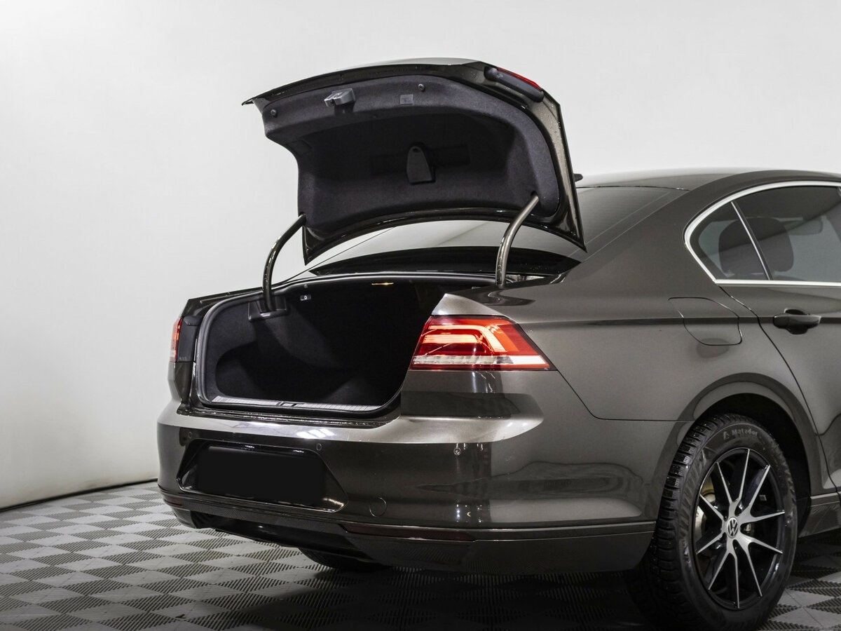 Б/У Фольксваген Пассат 2017 года. Фото: #13