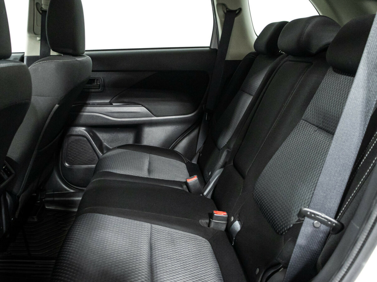 Б/У Митсубиши Оутлэндер 2019 года. Фото: #7