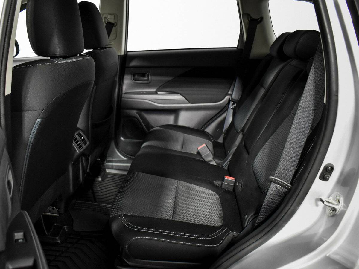 Б/У Митсубиши Оутлэндер 2018 года. Фото: #10