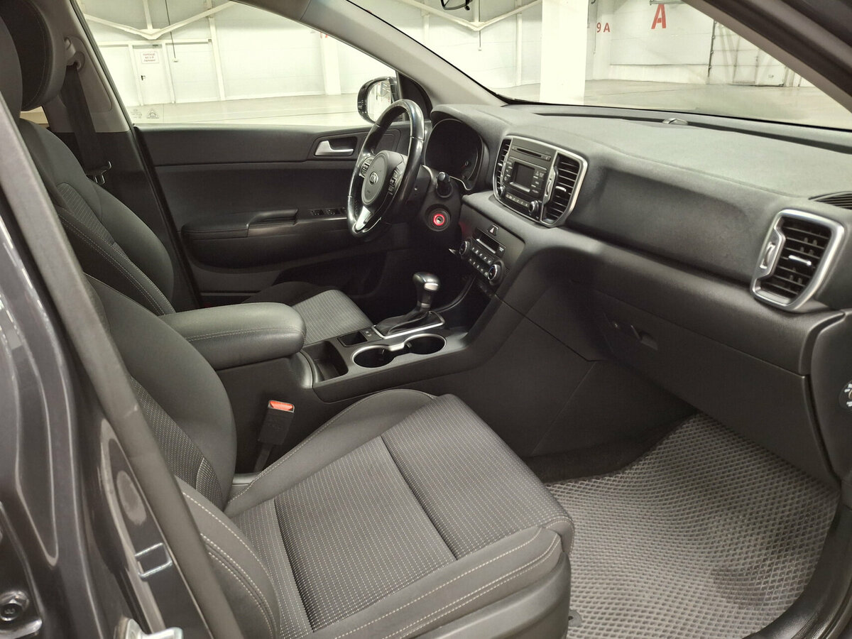 Б/У Киа Спортейдж 2018 года. Фото: #10