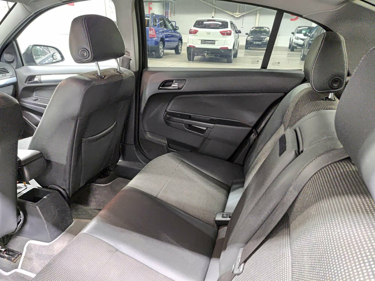 Б/У Опель Астра 2012 года. Фото: #11